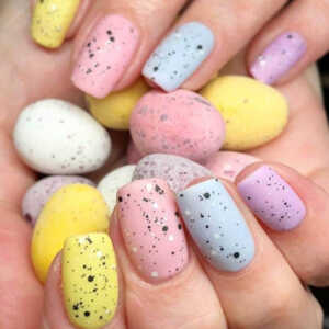 A classic take on the Mini Eggs Nails trend. Artist unknown.
